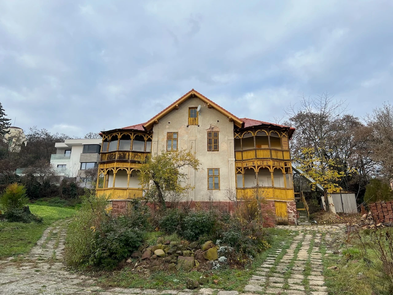 Család penzió (Mikszáth u)