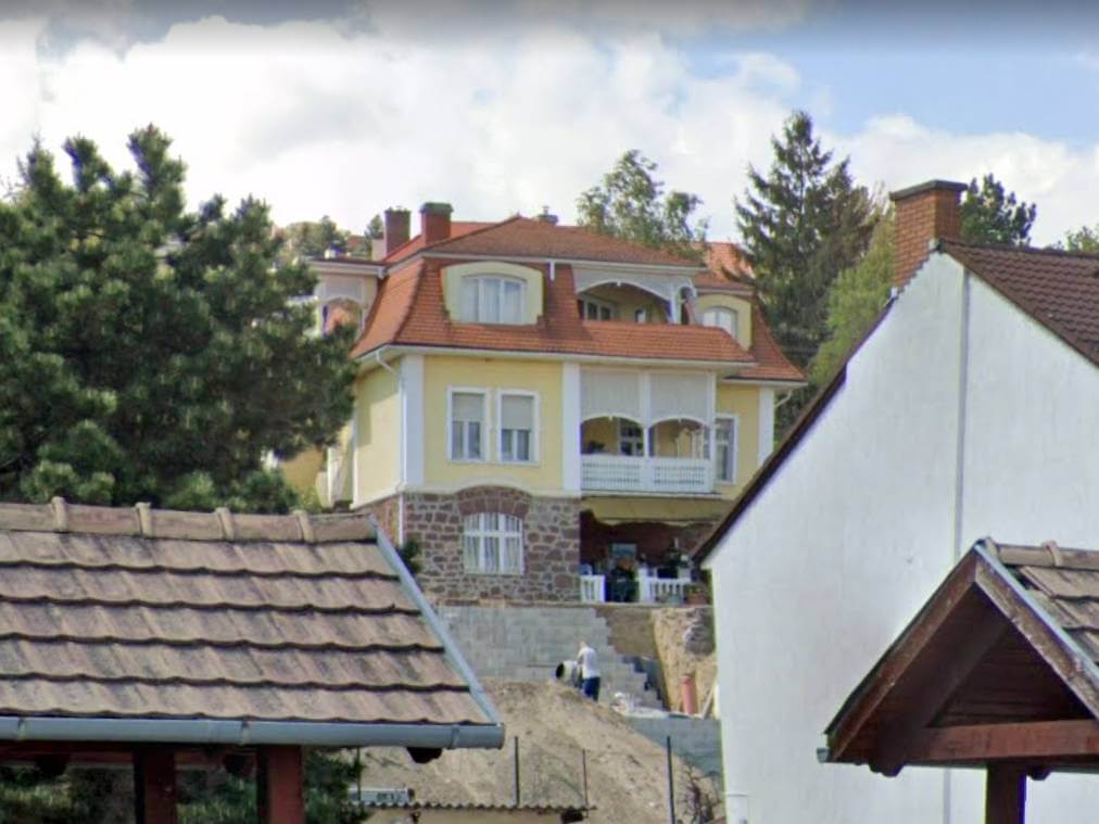Óvári út 42.