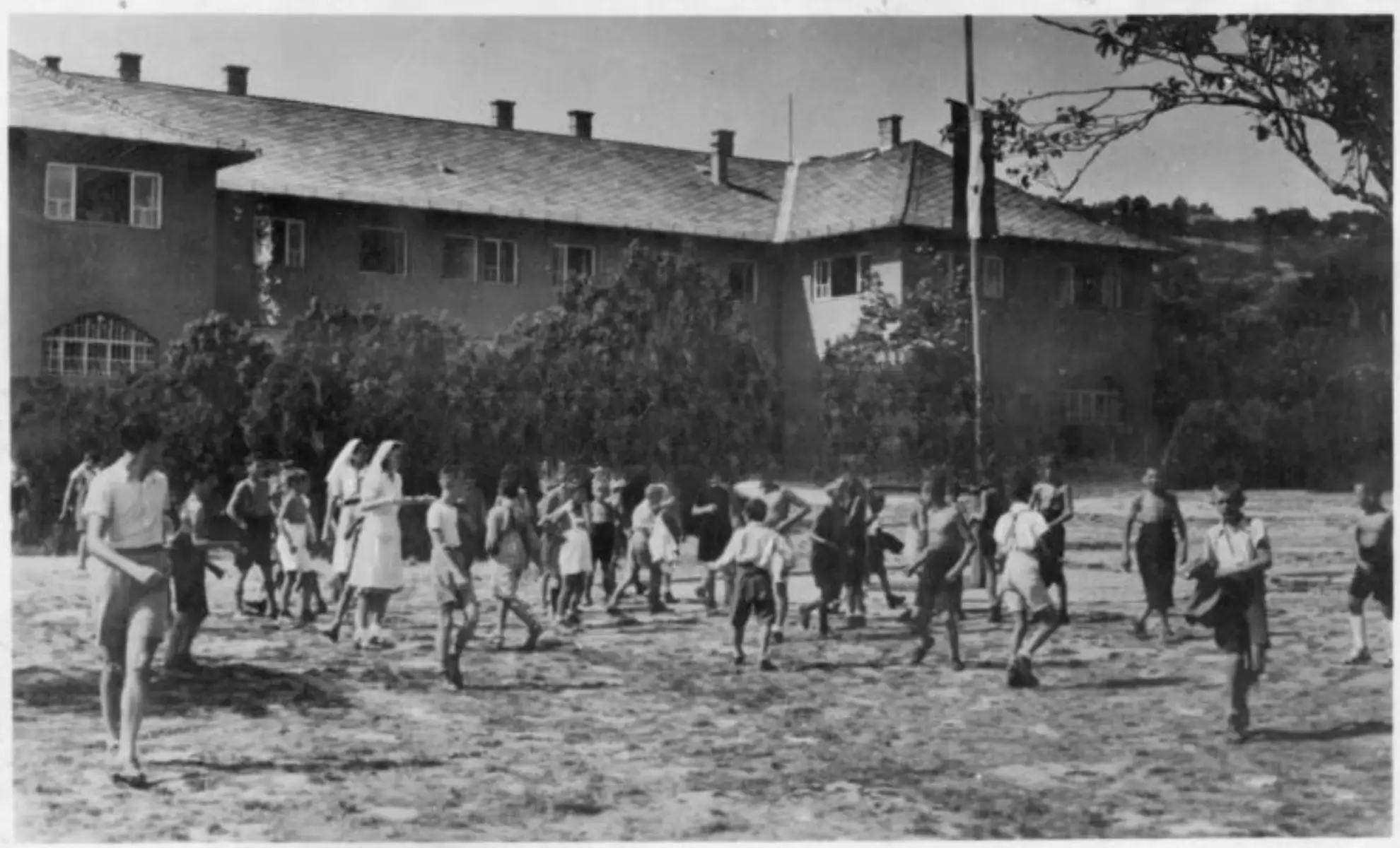 Az épület átépítve, kibővítve 1945 után az Állami Szénbányák üdülője és Nevelőotthon volt.